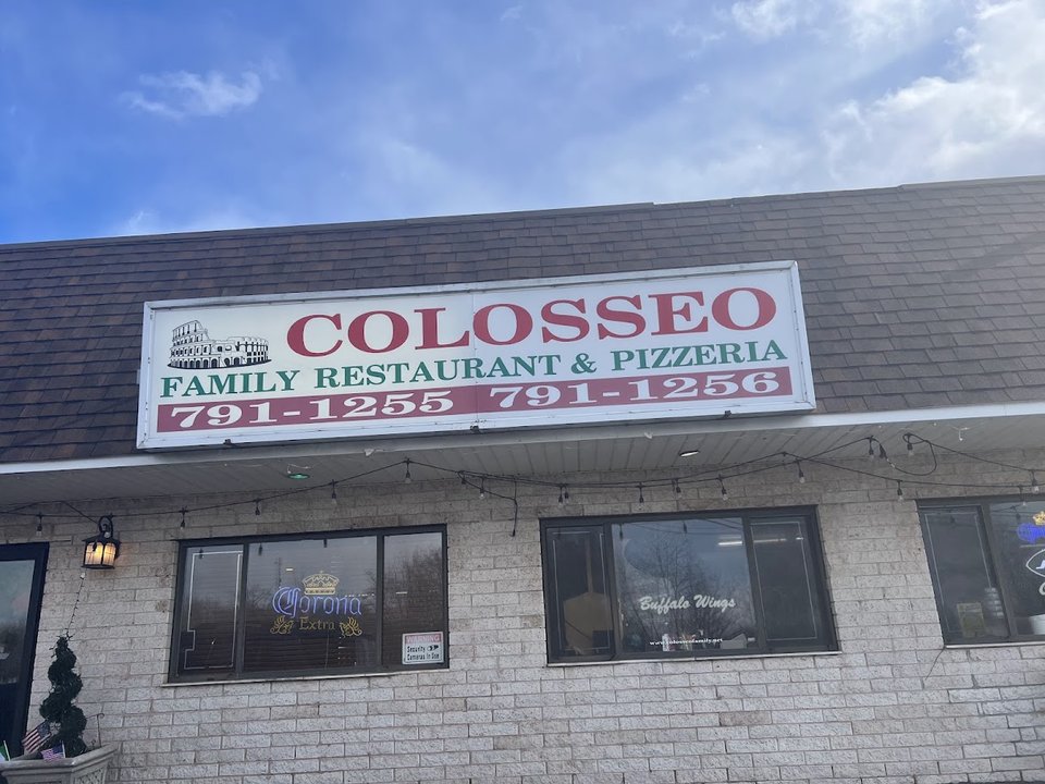 Front view of Colosseo restaurant.